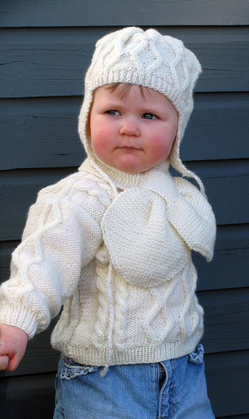 662-201 Tröja, mössa & halsduk med flätor Cparice